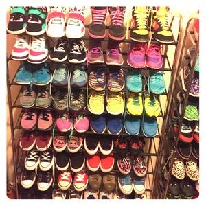 Women’s athletic shoes; size 6.5